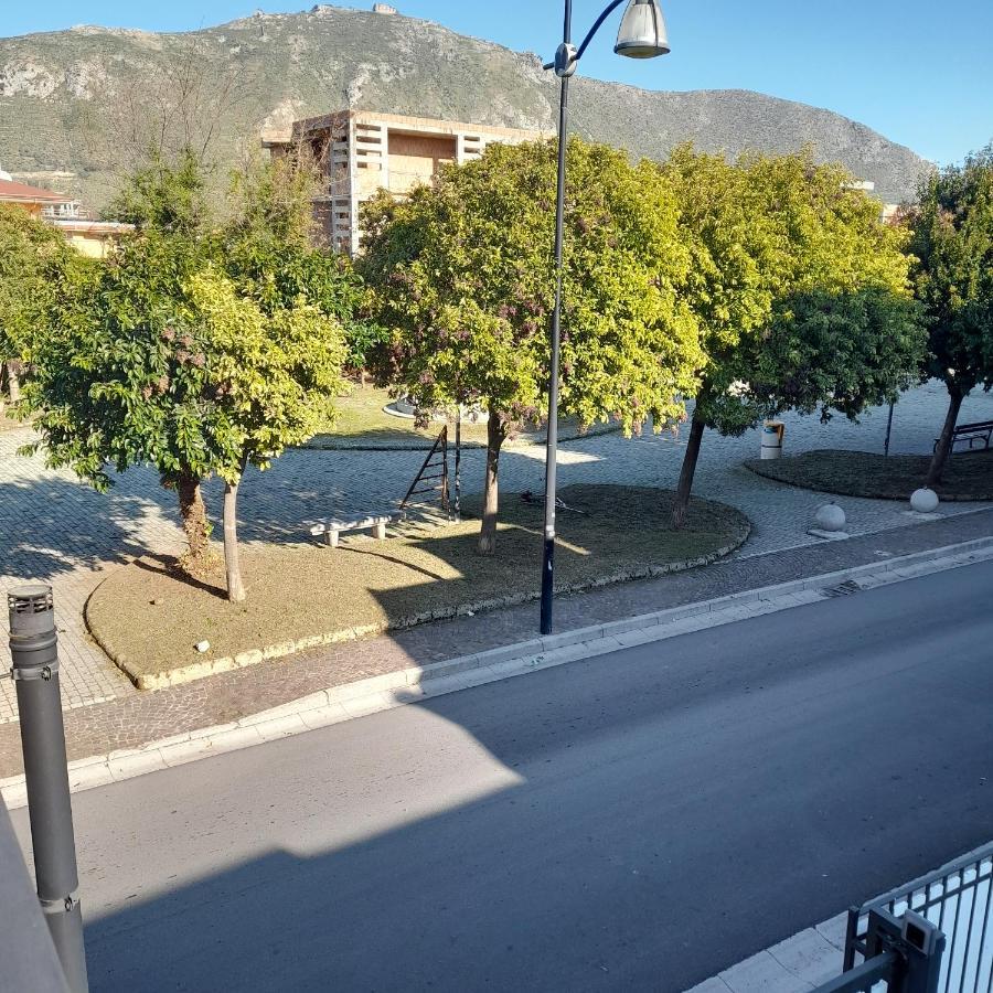 A Casa Di Falco Mondragone Bagian luar foto